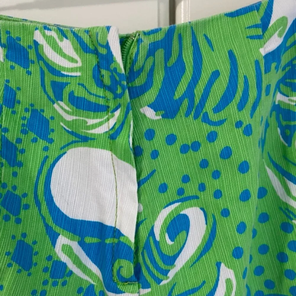 ๐ฟ Lilly Pulitzer Liza Shorts โ Size 10 โ Limeade Roar of the Jungle GUC๐ฟ - Picture 4 of 15